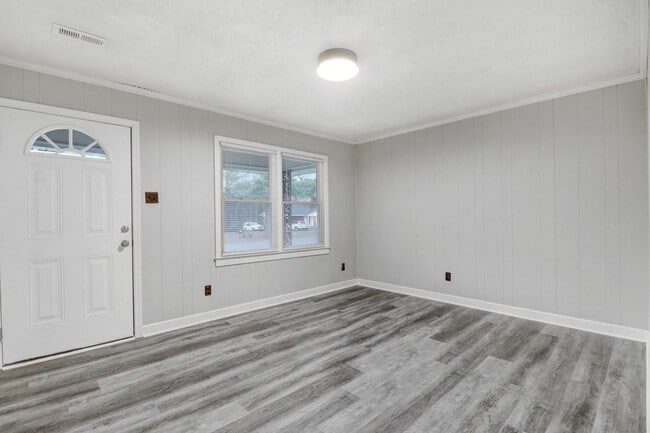 Foto del edificio - MOVE-IN READY! 3 BR, 1 BA Brick Ranch *EXCELLENT Wayne Mem. Drive Location!*