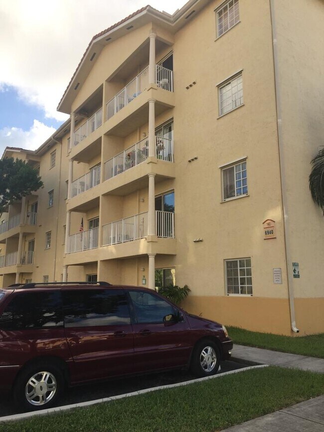 Foto del edificio - 6940 NW 179th St