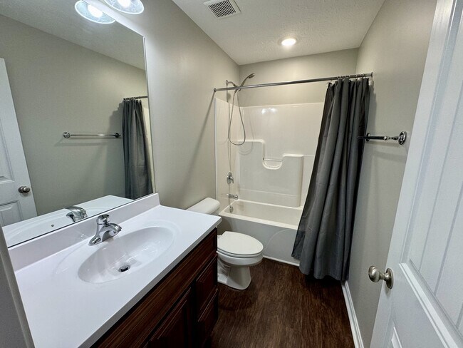 Foto del edificio - 119 McGowan Ave