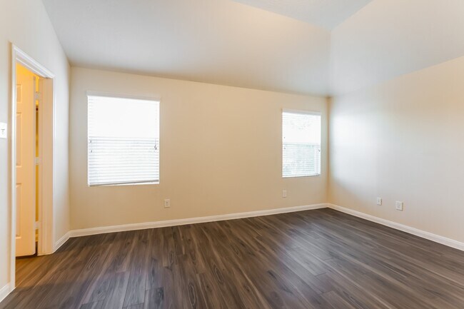 Foto del edificio - 10931 Myrtle Oak St