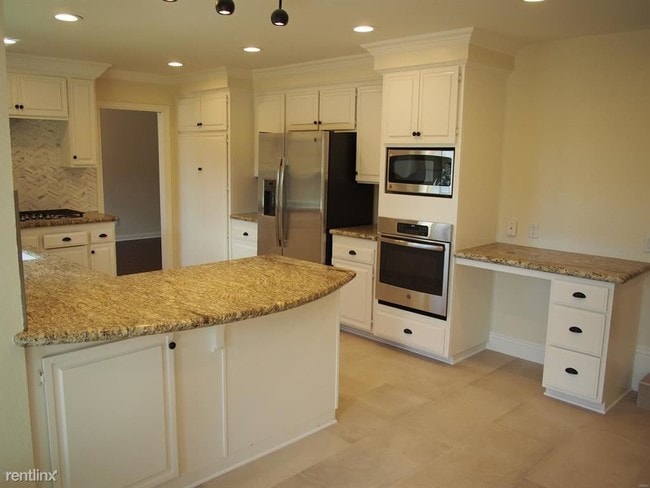 Building Photo - 4 br, 2 bath House - 211 Windtree Ave