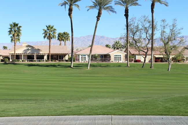 Foto del edificio - 78182 Kensington Ave