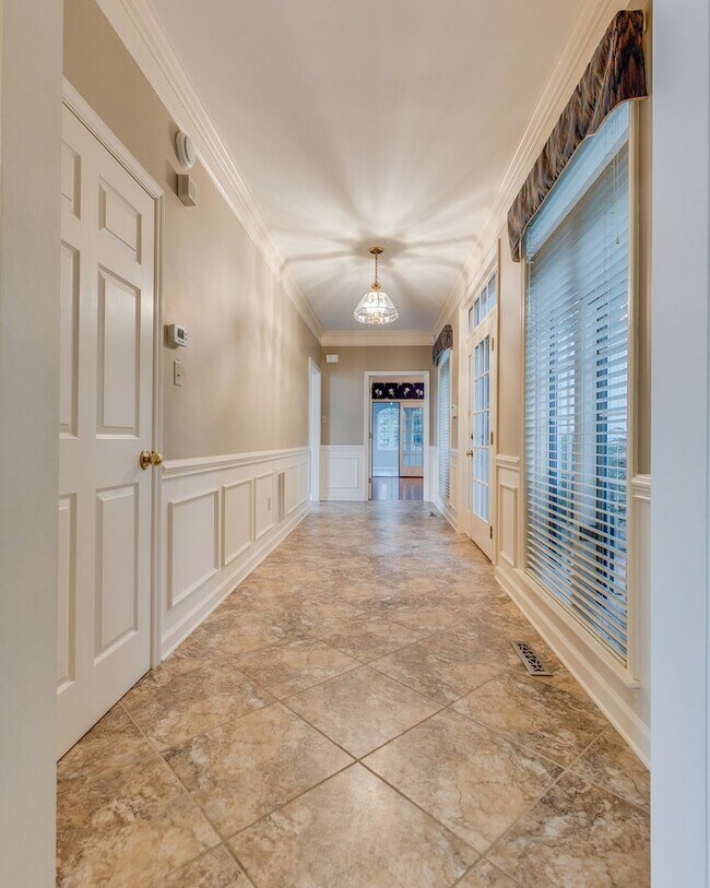 Foto del edificio - Experience lakefront living at its finest in the heart of East Tennessee.