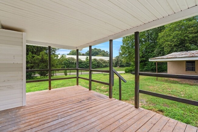 Photo - Nicely Updated 2 Bedroom in Hillsborough! House