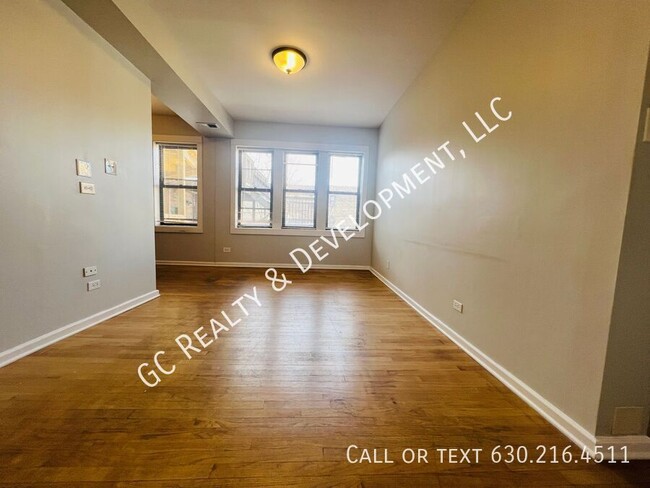 Foto del edificio - ***LOGAN SQUARE / 2 BDRM / SS APPL INCL / ...