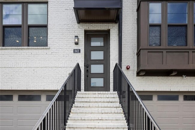 Building Photo - 842 Stonehill Ln