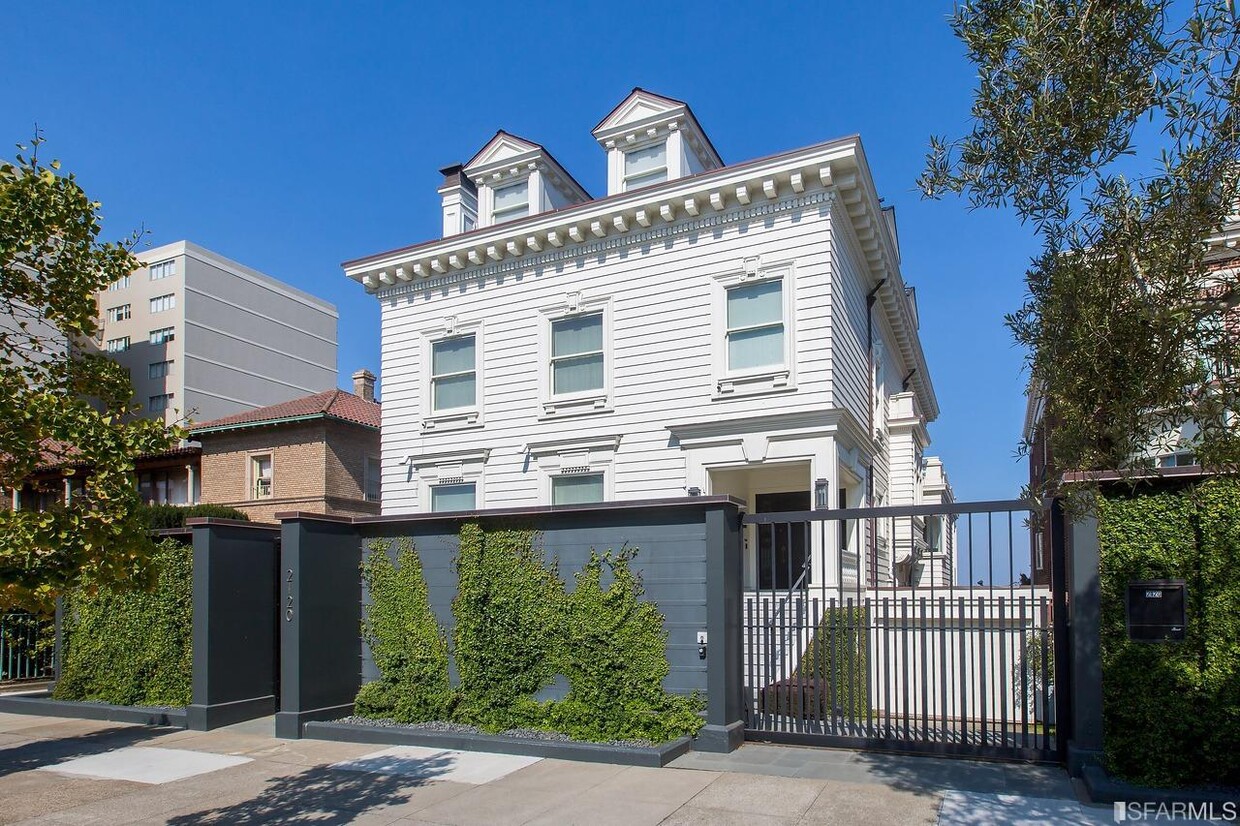 Primary Photo - 2120 Washington St