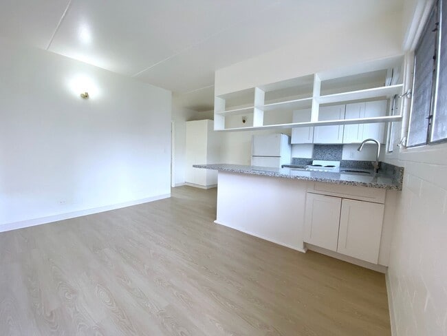 Building Photo - 1660 Piikoi St