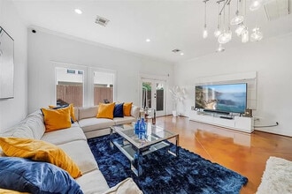 Building Photo - 5522 Larkin St