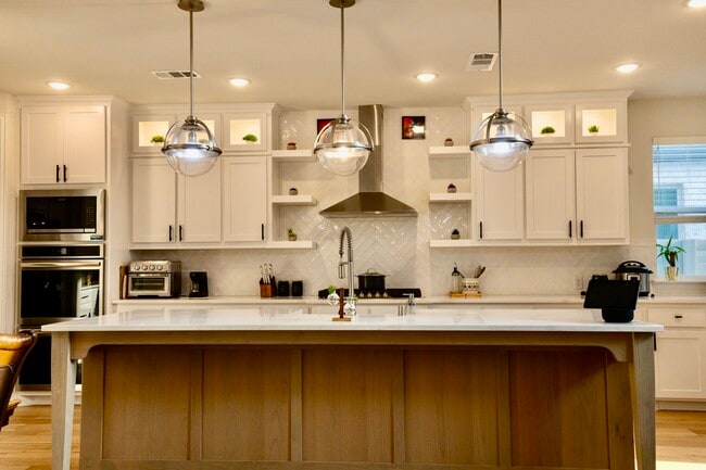 Foto del edificio - 1725 Friendship Ln