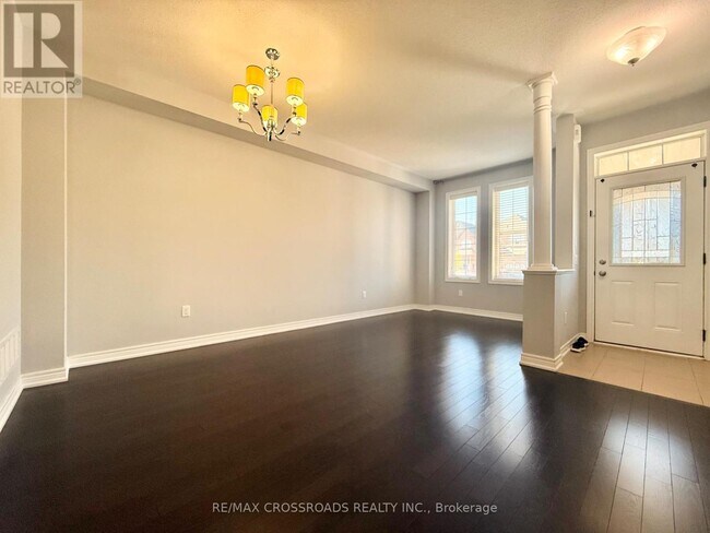 Building Photo - 205 Laker Ct