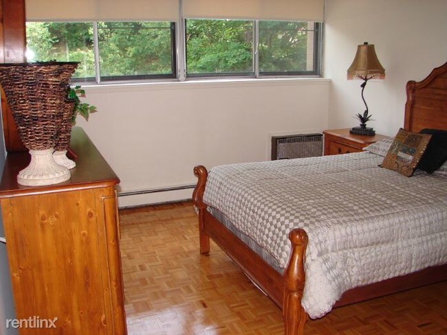 Building Photo - 2 br, 1 bath Condo - 125 Chiswick Rd Apt 2...