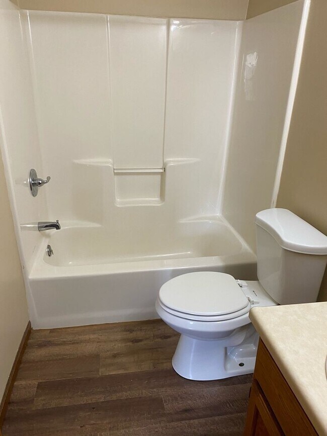 Foto del edificio - New Listing! @ 2 bd/1bath with attached ga...