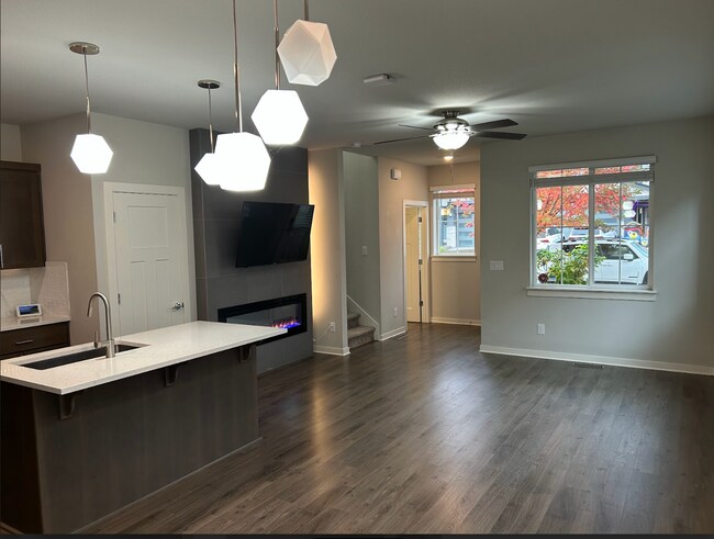 Sala de estar de la planta baja - 6507 SE Genrosa St