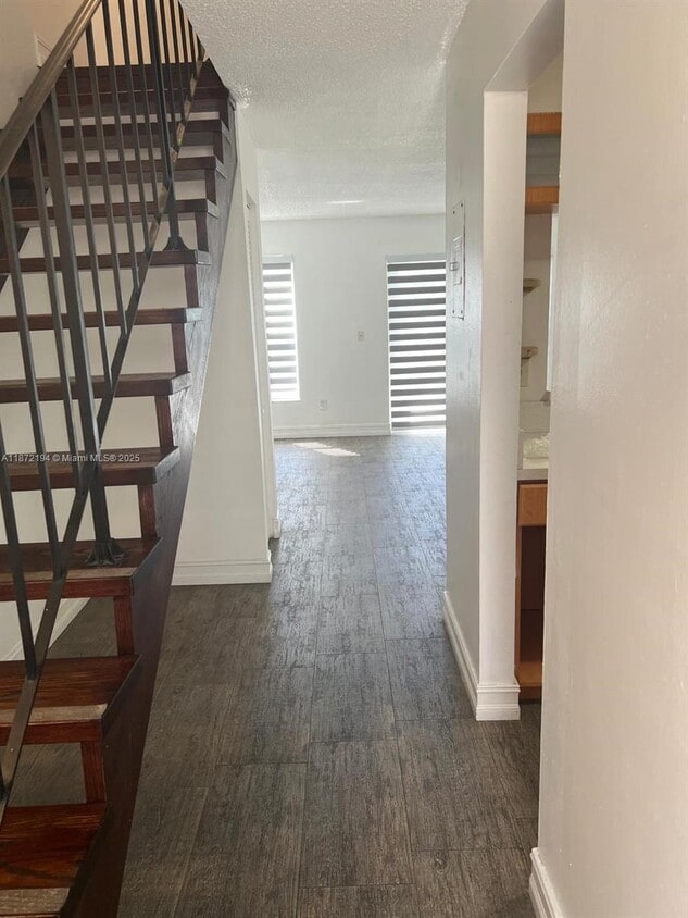 Primary Photo - 50 Antilla Ave