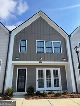 Building Photo - 319 Orchid St