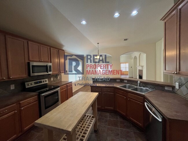 Building Photo - Spacious Single Story Home in a Great Location!
