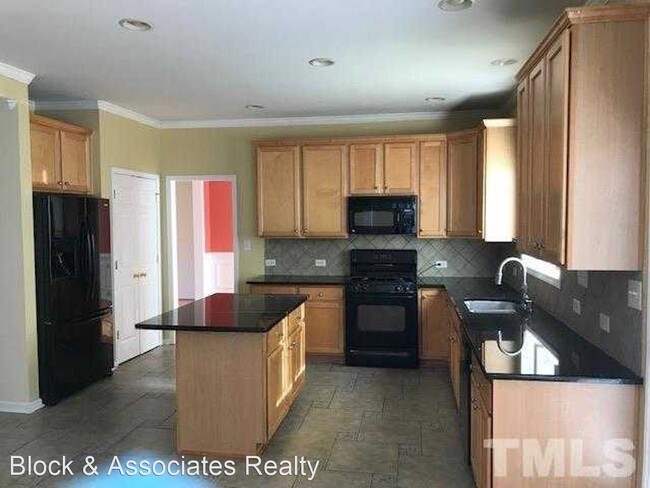 Building Photo - 4 br, 2.5 bath House - 3000 Cumberland Gap