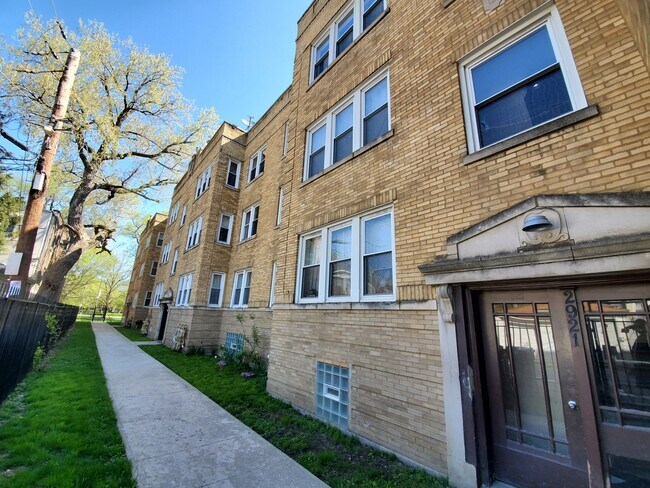 Building Photo - 2917 W 24th Blvd