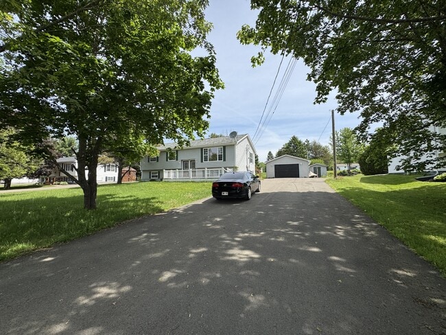 Building Photo - 4619 Rue Principale