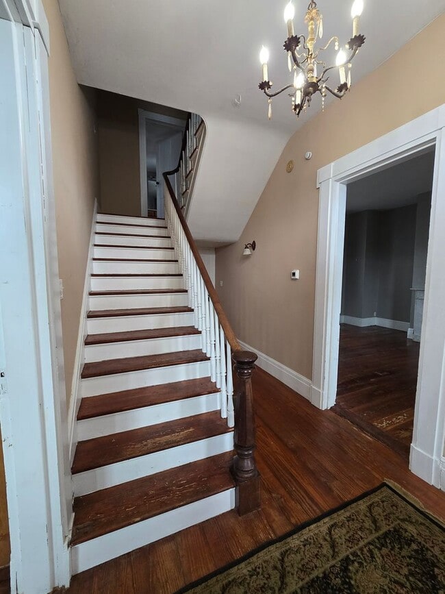 Building Photo - 2 Bedroom Farmhouse in Middletown