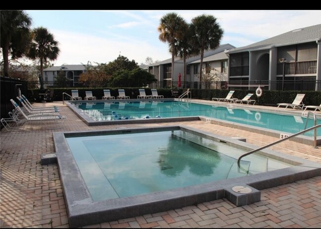 Foto del edificio - 1726 Pine Ridge Rd