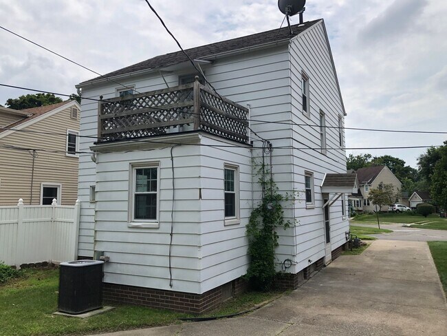 Foto del edificio - Three Bedroom House for rent