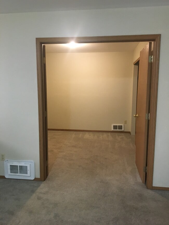 Building Photo - 1406 N Cora St