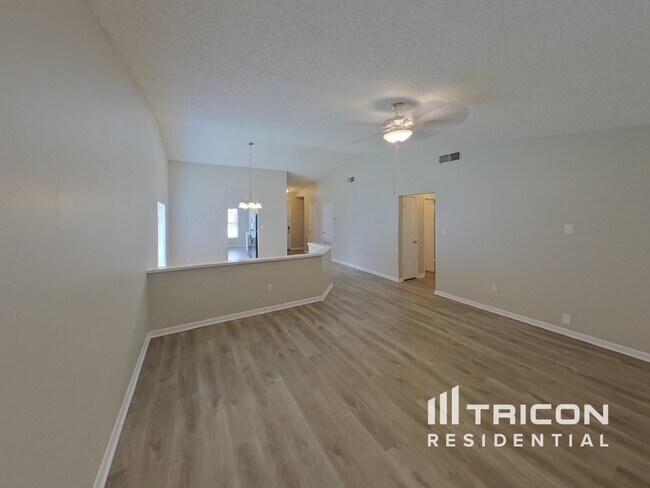 Foto del edificio - 1507 Crossridge Dr