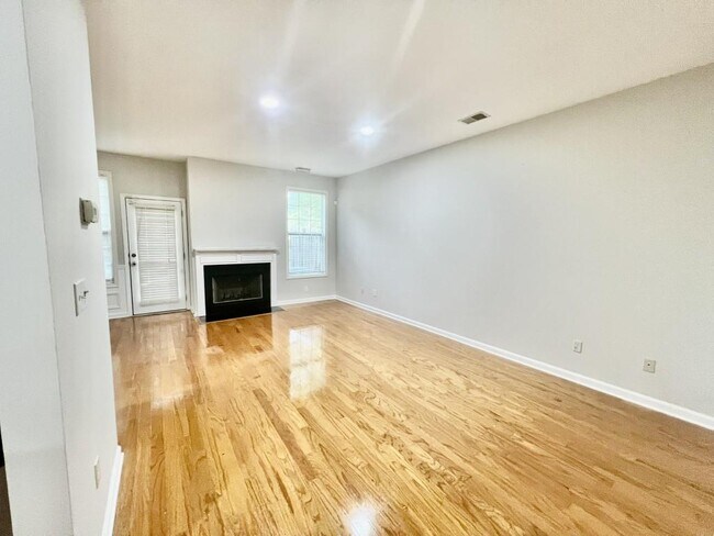Foto del edificio - 3110 Garrard Pl