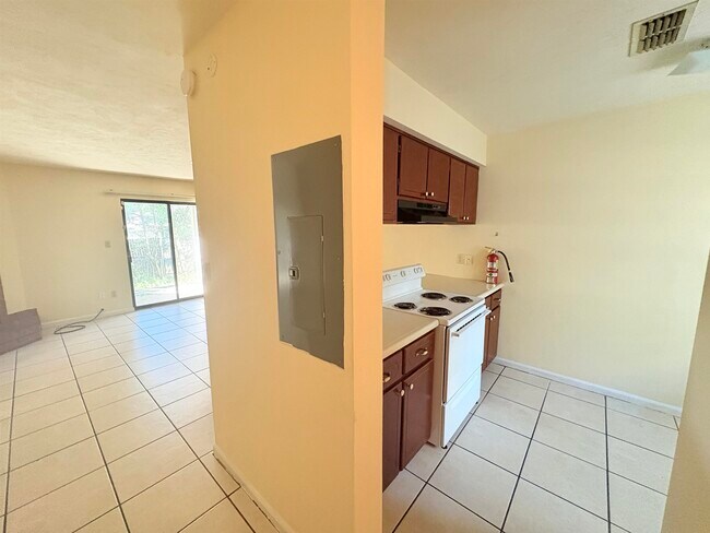 Foto del edificio - 1858 Sylvan Ct