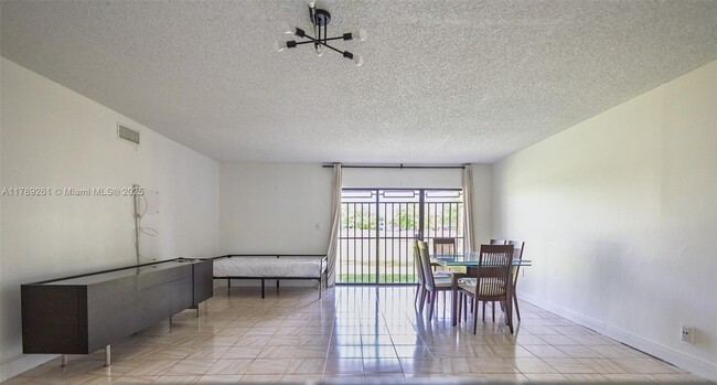 Foto del edificio - 281 W Park Dr