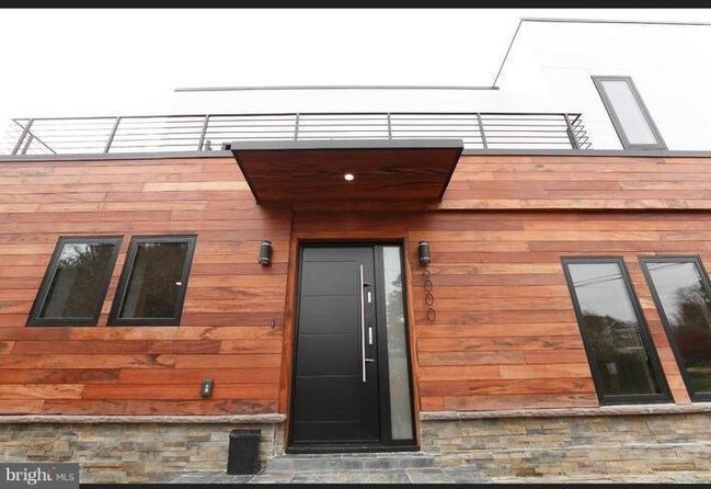 Building Photo - 6000 Madawaska Rd