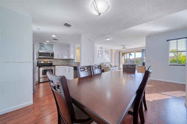 Foto del edificio - 6440 NW 114th Ave