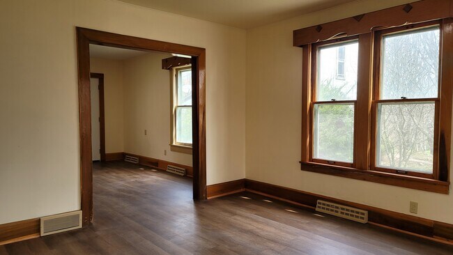 Building Photo - 130 E High St