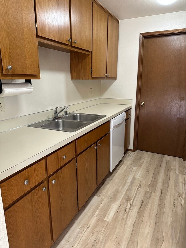 Foto del edificio - 5220 Pine Rd NE