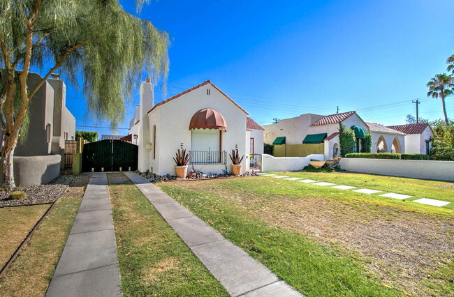 Building Photo - 1310 W Lynwood St