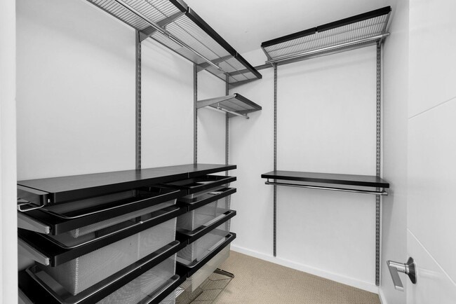 Building Photo - 3 bedroom 3.5 bath - Townhouse for rent