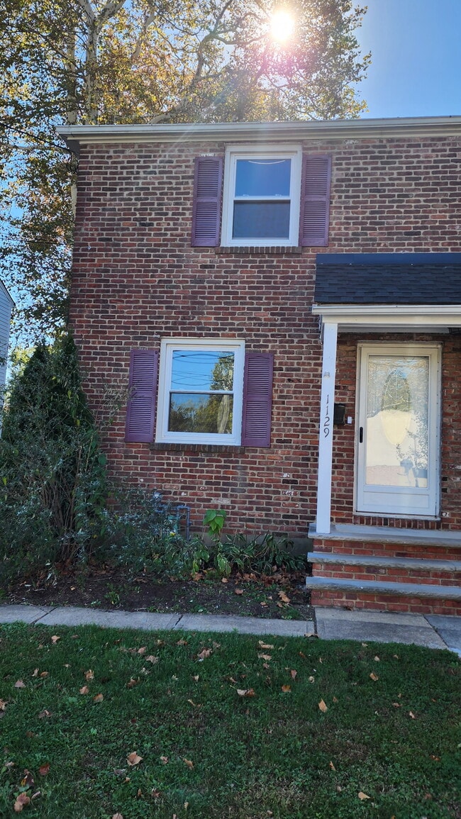 Photo - 1129 South Ave W House