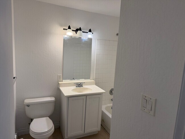 Foto del edificio - 1 Bedroom 1 bath Condo in Central Las Vegas