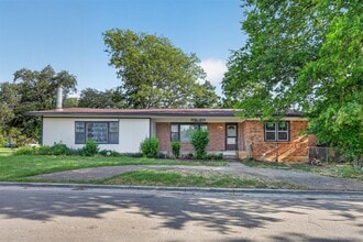 Building Photo - 4400 Hodgkins Rd
