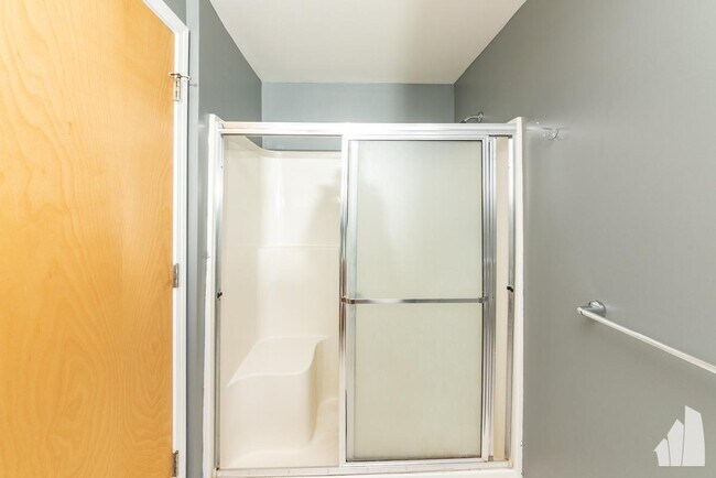 Building Photo - 2 bedroom in Berwyn IL 60402