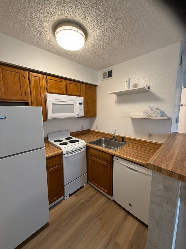 Kitchen - 2301 Basil Dr