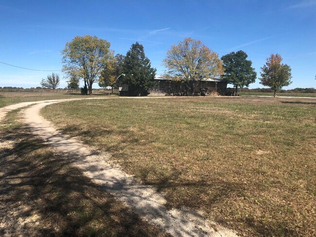 Building Photo - 393 Buck Creek Rd