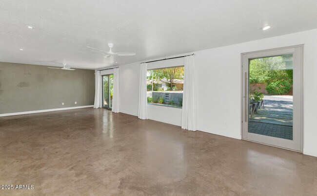 Foto del edificio - 4629 E Earll Dr