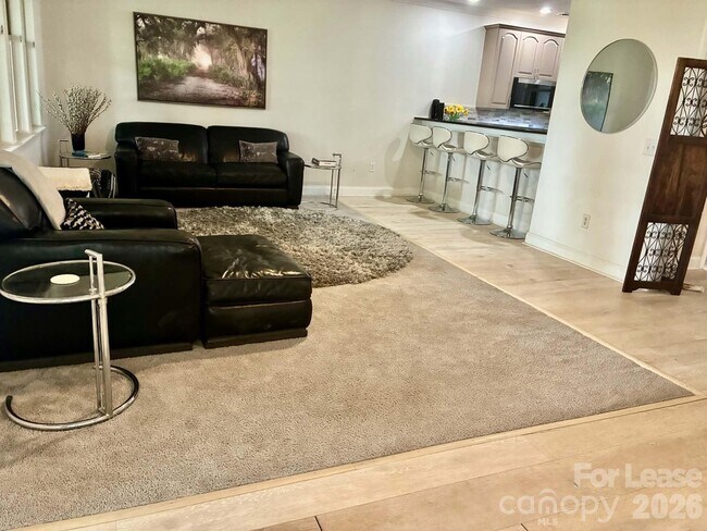 Foto del edificio - 5551 Colonial Chatsworth Cir