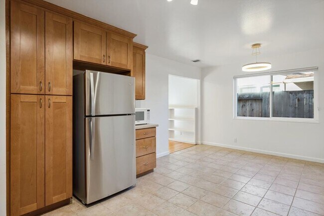 Building Photo - 6386 Blackwood Dr