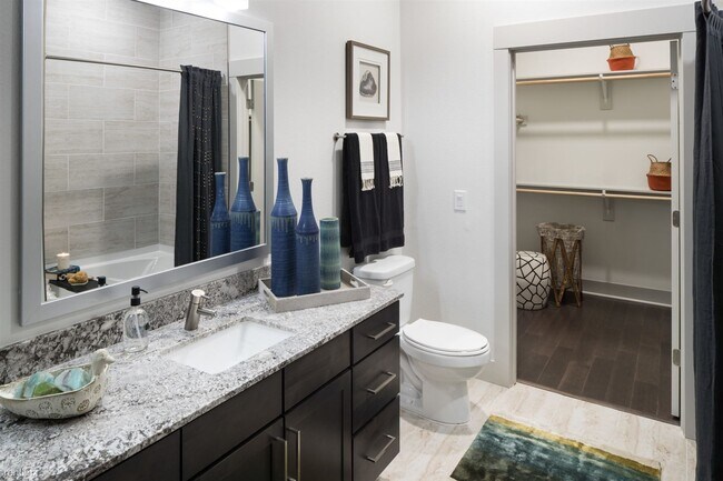 Foto del edificio - 1 br, 1 bath Condo - 300 E Croslin St