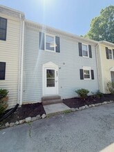 Building Photo - 247 Iris Ln