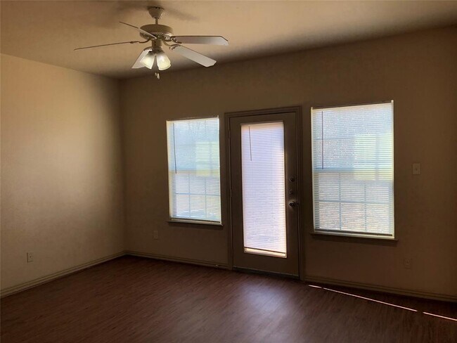 1518 Aldra Dr Fort Worth Tx 76120 Condo For Rent In Fort Worth Tx Apartments Com